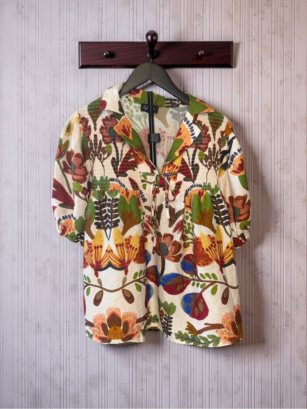 Gigio . Floral Smocked Peasant Blouse in Cream Multi